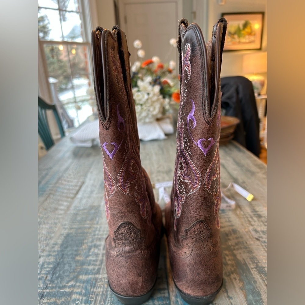 Justin Women’s Leather Cowboy Boots Size 7B Like New Purple Stitching 13.5” tall